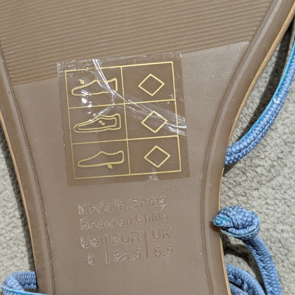 Size 8 call it spring saddles - Picture 3 of 3